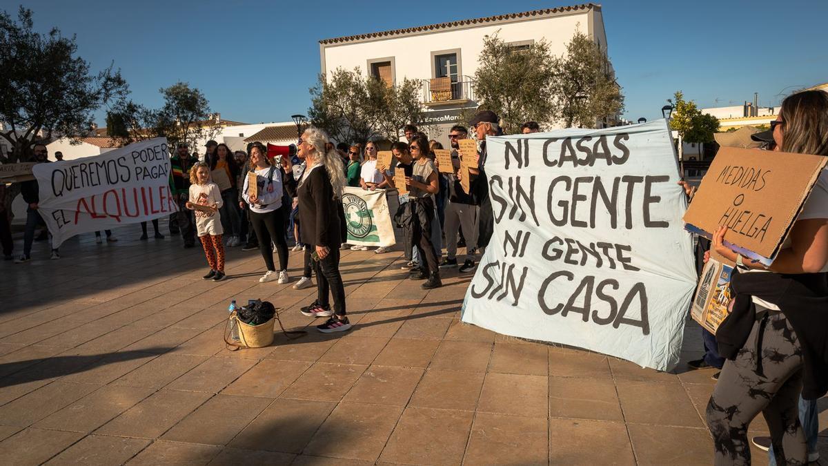 Manifestación en Formentera por el derecho a una vivienda digna el pasado mes de abril