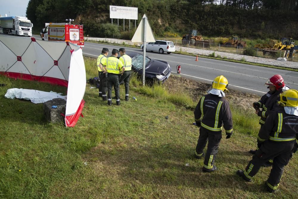 Un motorista fallece en un accidente en Guísamo