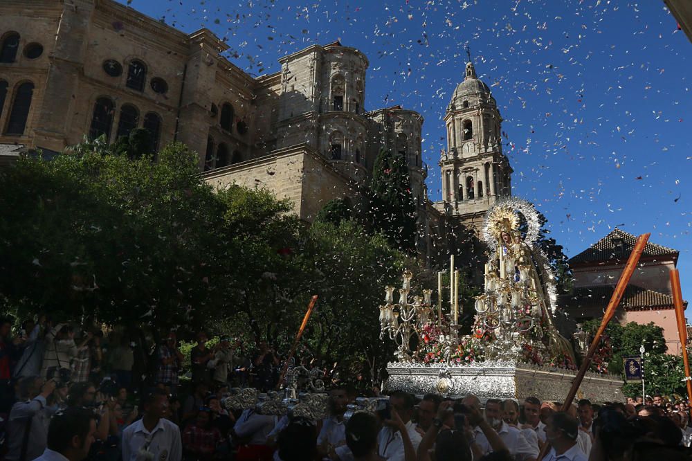 La Virgen del Carmen de Pedregalejo preside el Rosario de las Glorias