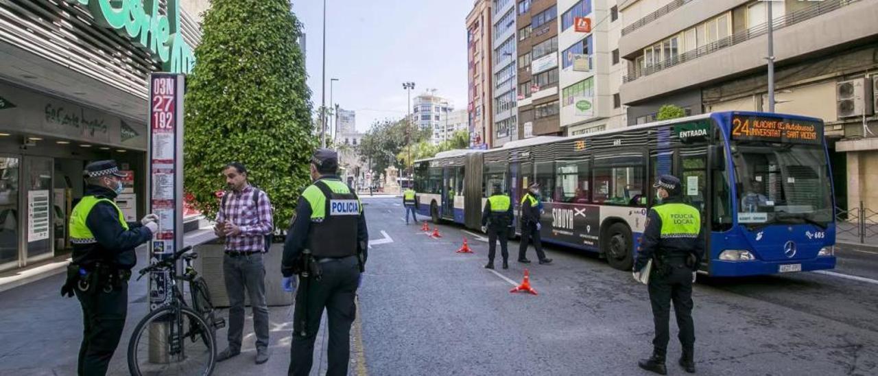 Los vecinos de Alicante que sean multados por segunda vez serán detenidos por desobediencia durante el confinamiento por el coronavirus