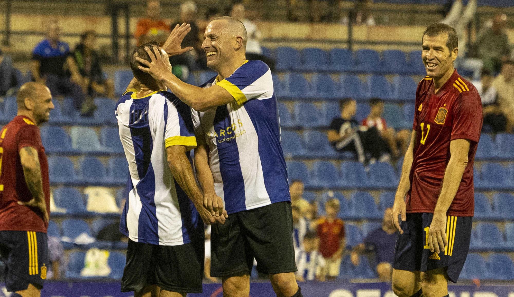 Leyendas del Hércules frente a leyendas de la Selección Española: Las imágenes del partido del Centenario