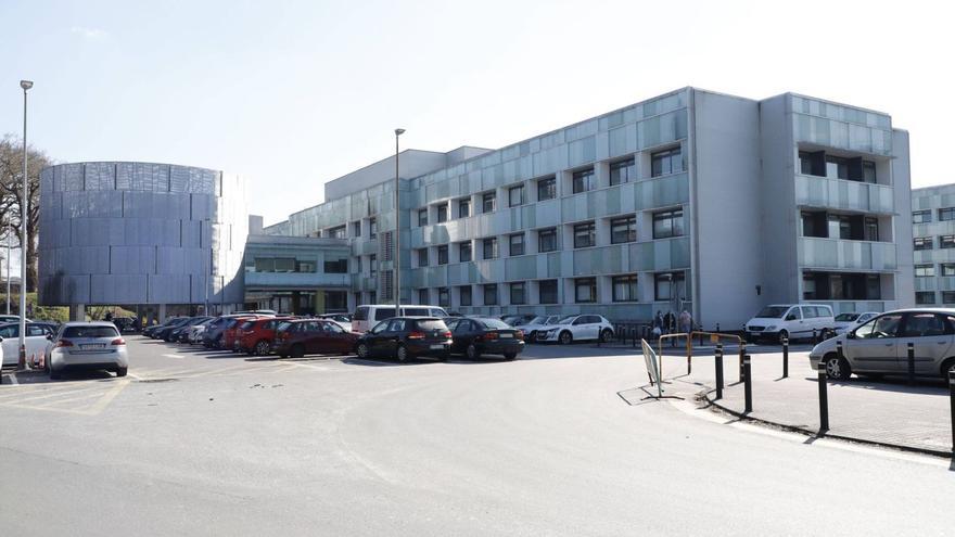 Vistar exterior del Hospital Provincial de Conxo (CHUS), en Santiago, donde se ubica la única Unidad de Desórdenes Alimentarios (UDAL) de la sanidad pública gallega. |  // ANTONIO HERNÁNDEZ