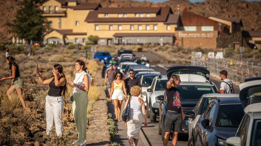El nuevo plan del Teide, la joya natural de Tenerife, veta el vehículo privado y solo permite entrar en guagua