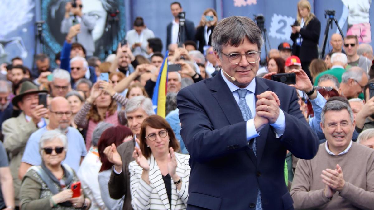 Puigdemont critica a ERC por "desaprovechar" la mayoría independentista en el Parlament