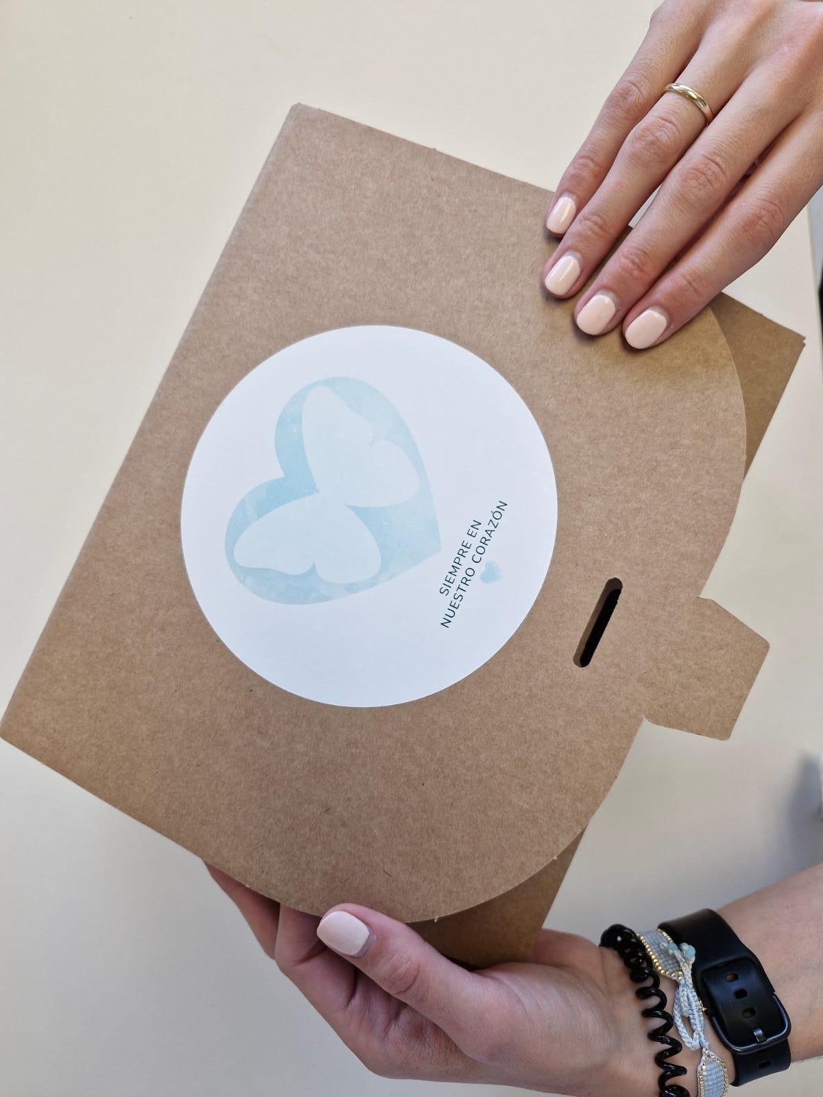 Caja de duelo que entregan los hospitales para ofrecer apoyo emocional a las familias que sufren la pérdida de su bebé