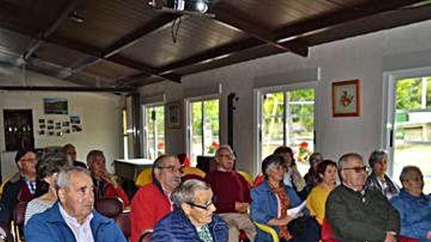 Asistentes a la &quot;Escuela de Energía&quot; impartida en Robleda-Cervantes.