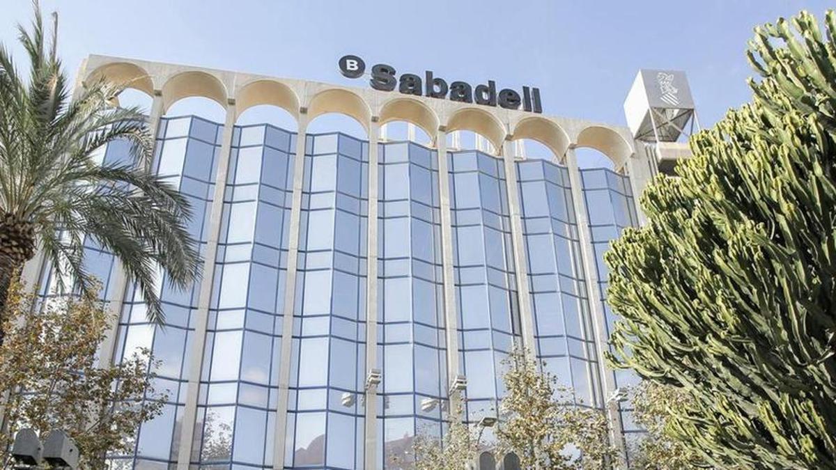 Banco Sabadell, Caixabank y Unicaja, los tres bancos que más han reducido sus hipotecas fijas este año