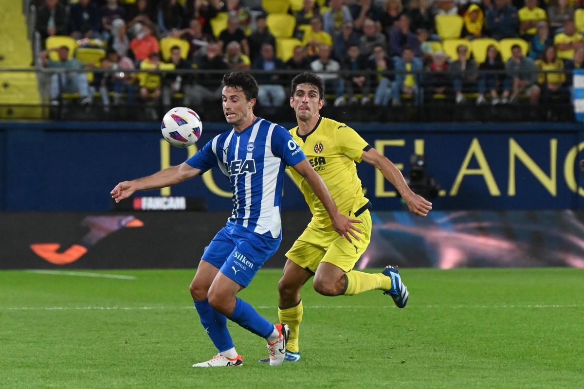 Gerard Moreno anotó de penalti con el Villarreal ante el Alavés.