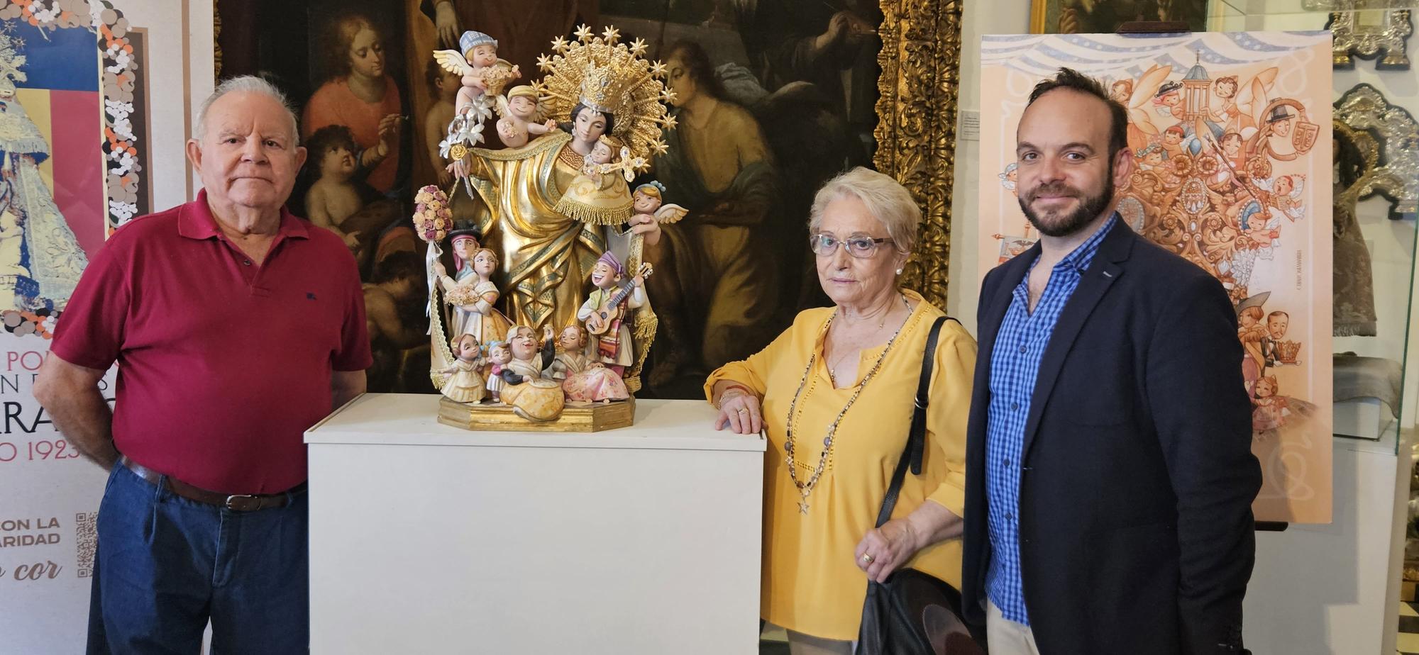 La falla Reina-Paz entrega del "ninot" de la Virgen al Museo de la Basílica