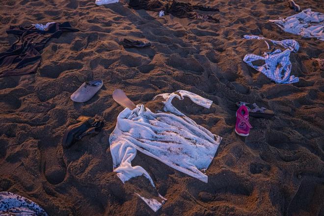 Denuncian miles de muertes en el Mediterráneo en la playa de la Barceloneta