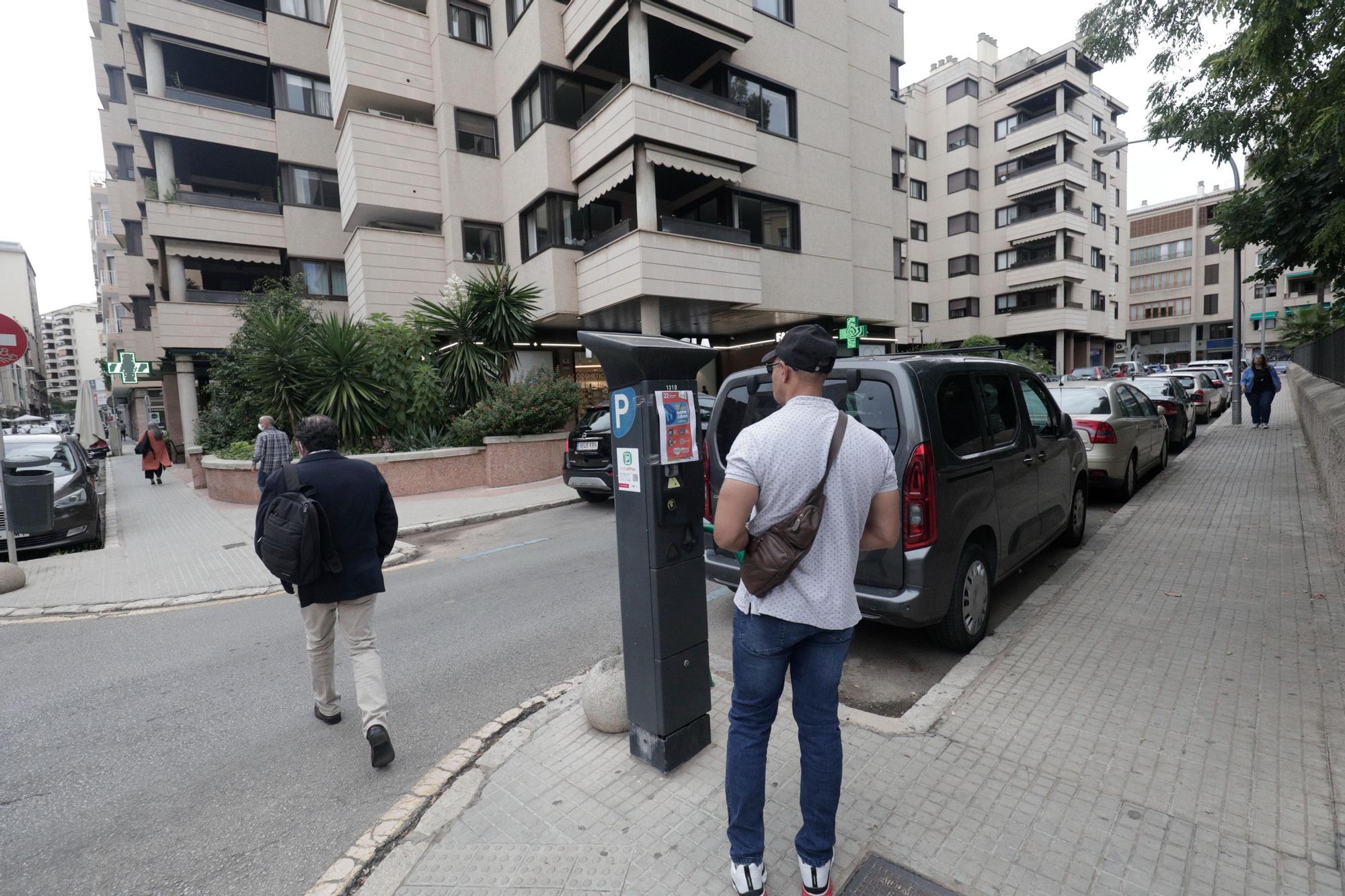 Los residentes toman los aparcamientos del centro el Día sin Coches