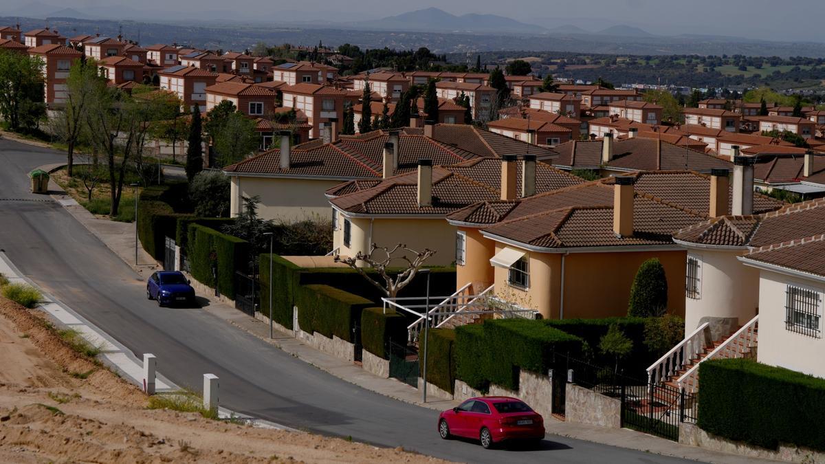 Vista de la urbanización de chalés de Los Pinas, en Olías del Rey, el pueblo más rico de Castilla-La Mancha.