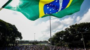 Miles de personas asisten a la 27ª edición de la Marcha para Jesús, organizada por diferentes grupos evangélicos en São Paulo (Brasil), en 2020.