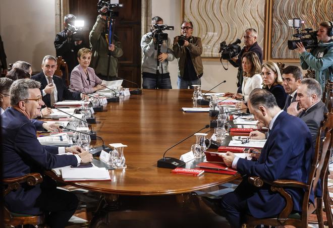 Mazón suspèn la remodelació del Govern valencià en plena incertesa per la seva continuïtat com a president