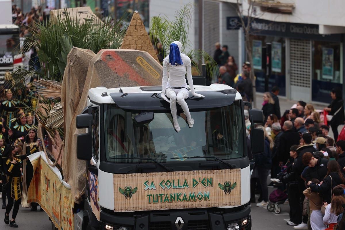 Búscate en las imágenes de la rúa de Carnaval de Ibiza