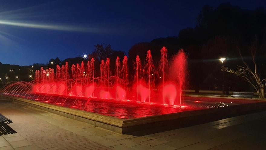 ¿Por qué las fuentes de Zaragoza se iluminan de rojo este lunes?