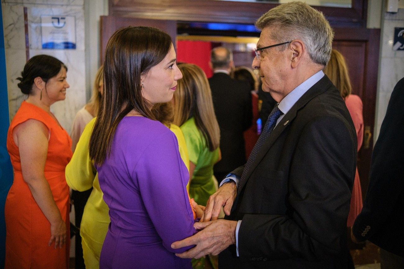 Acto institucional del Día de Canarias en el Teatro Guimerá