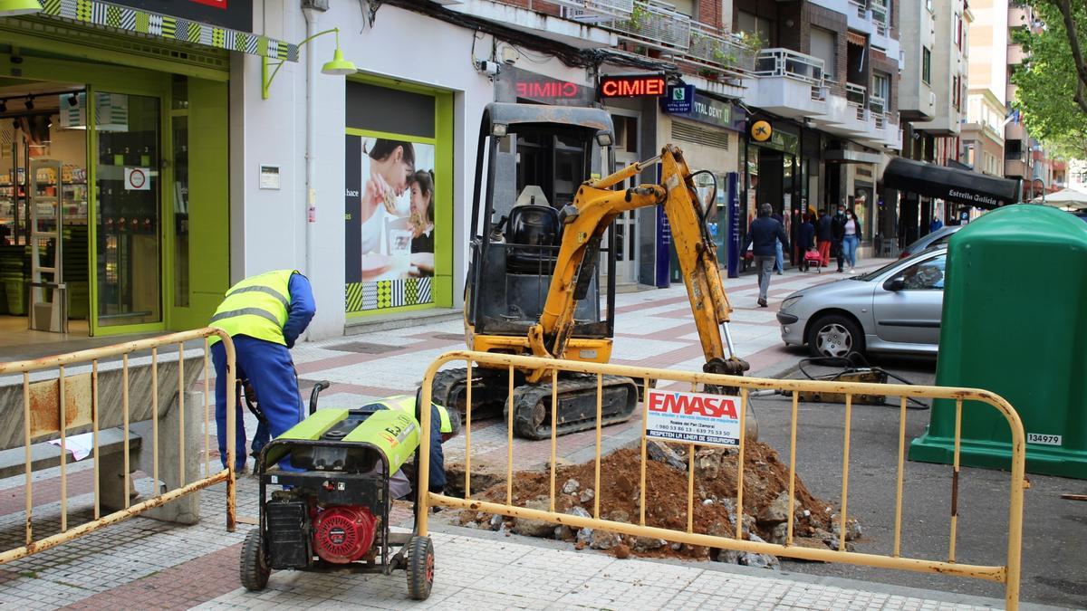 Obras de alumbrado en Tres Cruces.