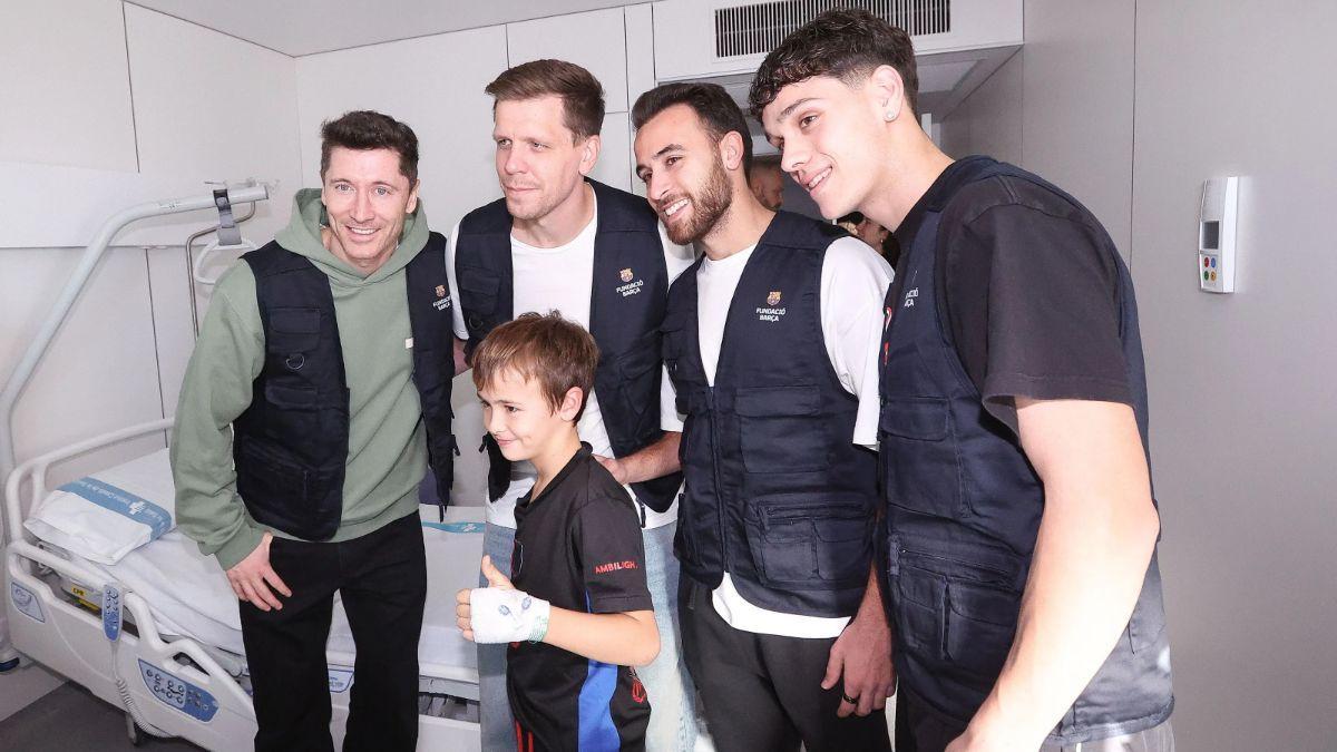 Visita a los hospitales de los jugadores del Barça