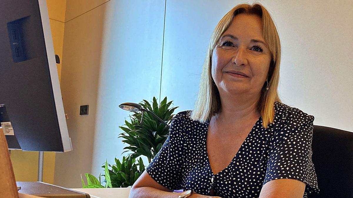 Esther Bonaterra, al seu despatx d’Acció Social, a l’Ajuntament de Roses | MAIRENA RIVAS