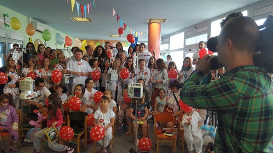 Los hospitales canarios celebran el Día del Niño Hospitalizado con un envío multitudinario de besos