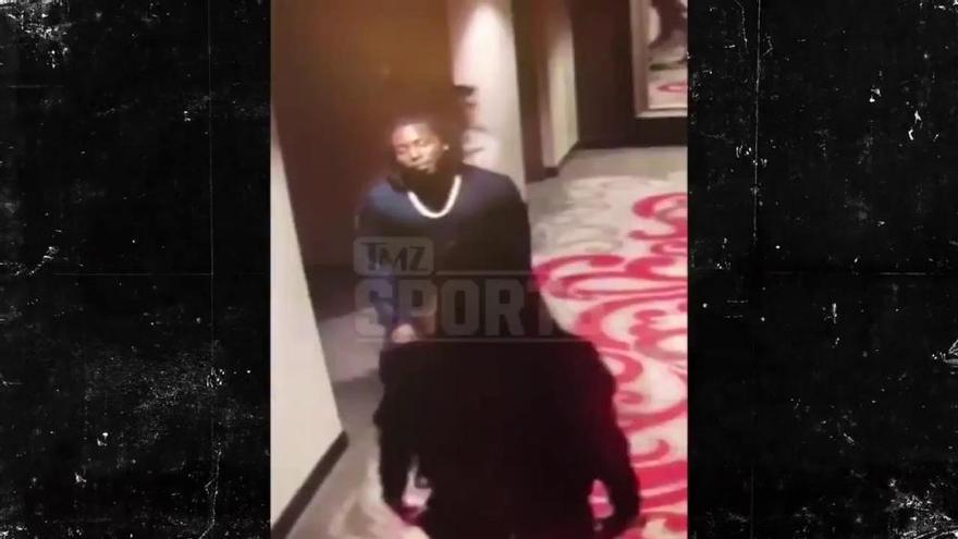 Kareem Hunt, estrella de la NFL, agrede a una mujer en un hotel