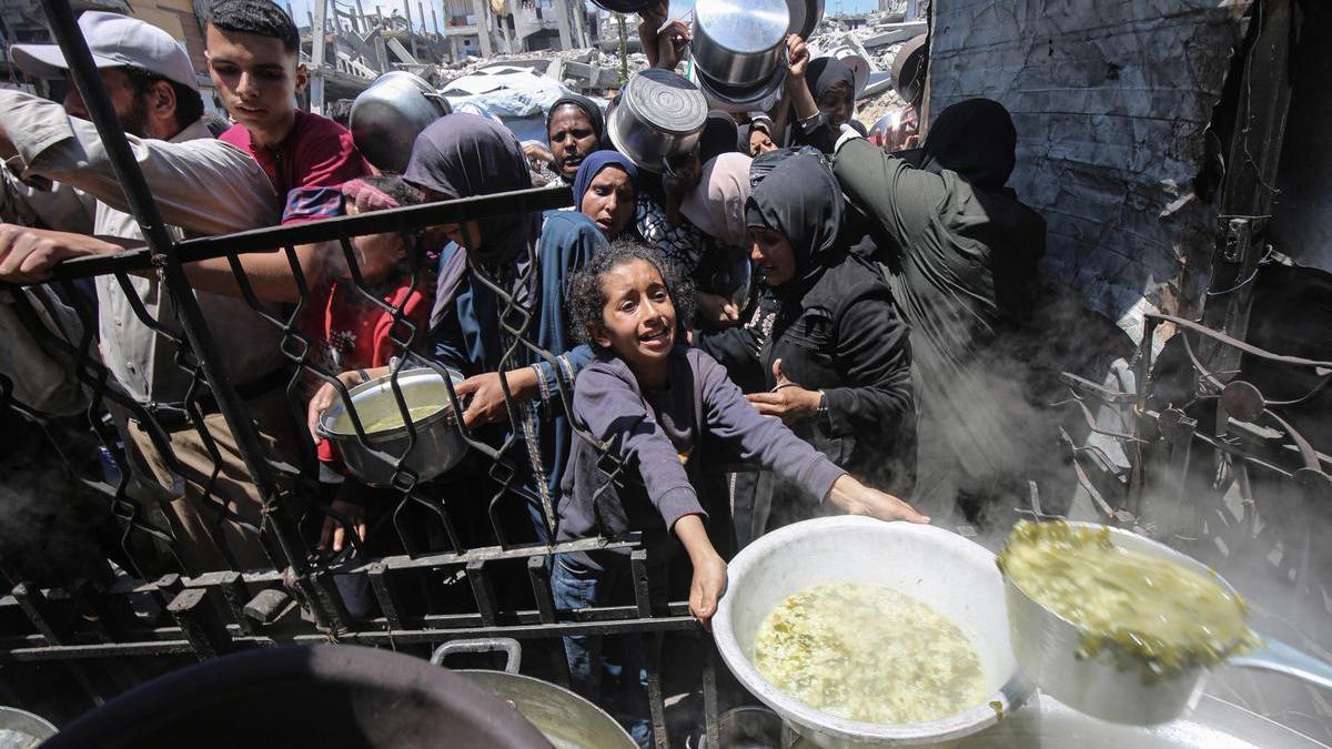 Imagen de reparto de comida en Gaza