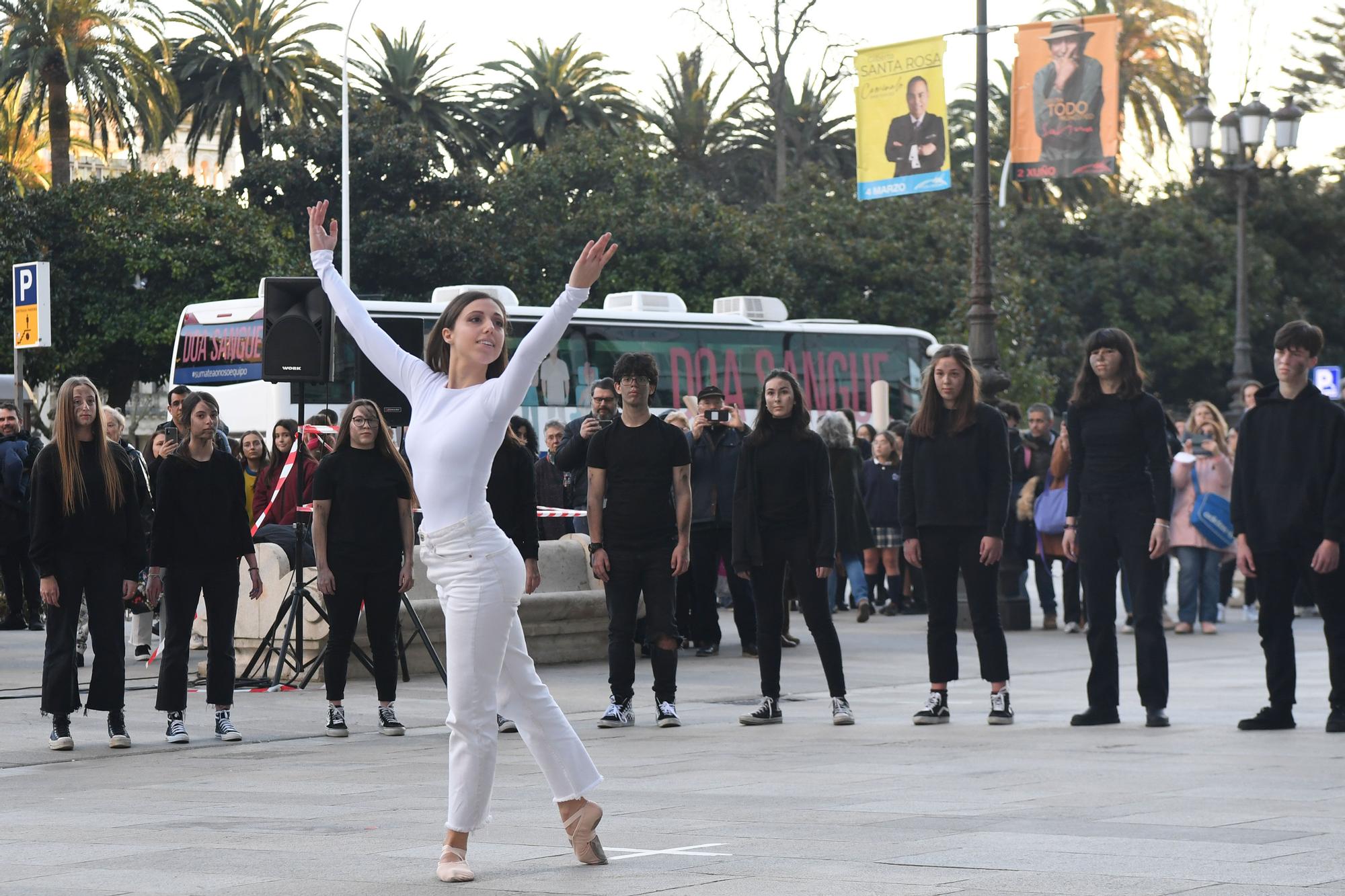 Performance 'Grande Obra, 100 años por la PAZ'