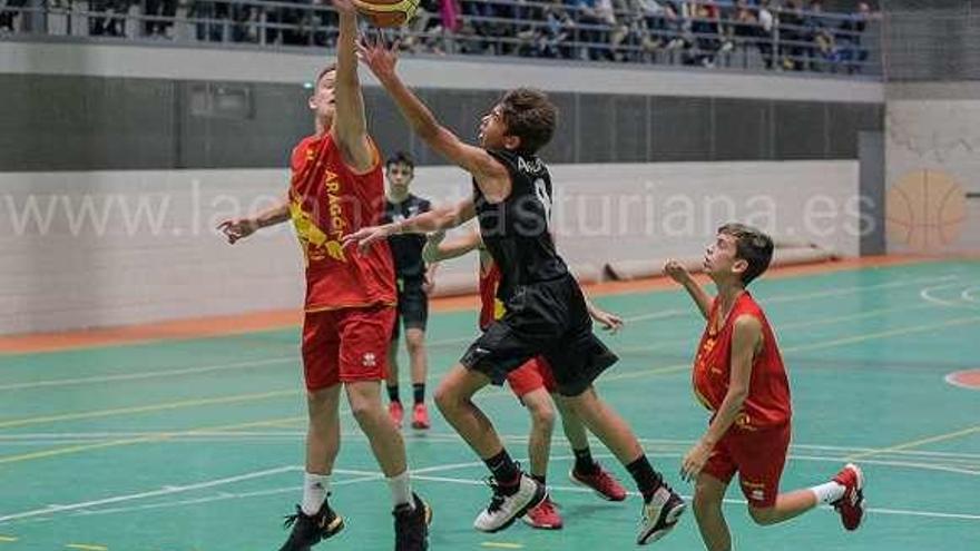 Comienza el torneo de baloncesto infantil y cadete de Lena entre Asturias y Aragón