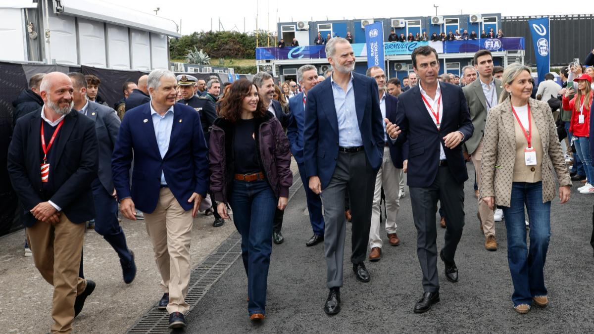 Don Felipe durante su recorrido por el Circuito de Madrid Jarama-RACE.