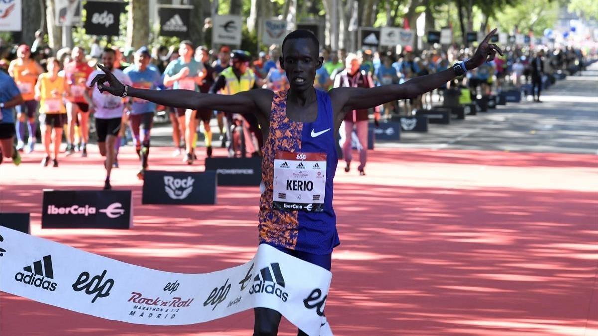 El atleta keniano Reuben Kerio gana la 42ª edición de la media maratón masculina de Madrid, el 27 de abril del 2019