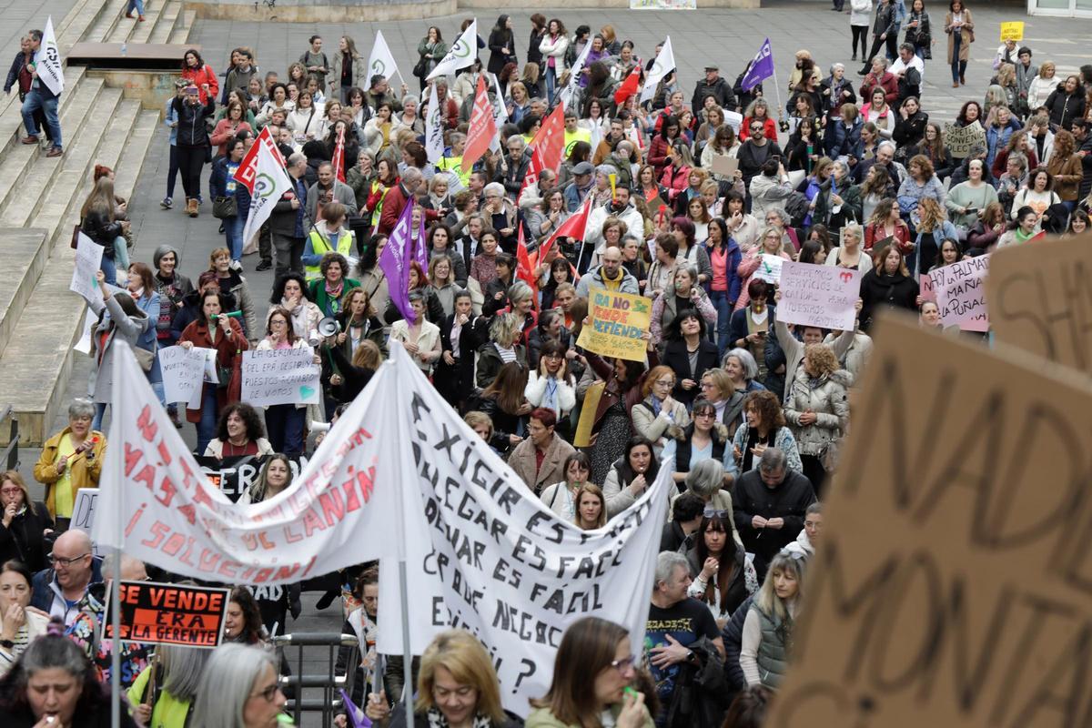 En imágenes: Multitudinaria protesta de los trabajadores del ERA ...