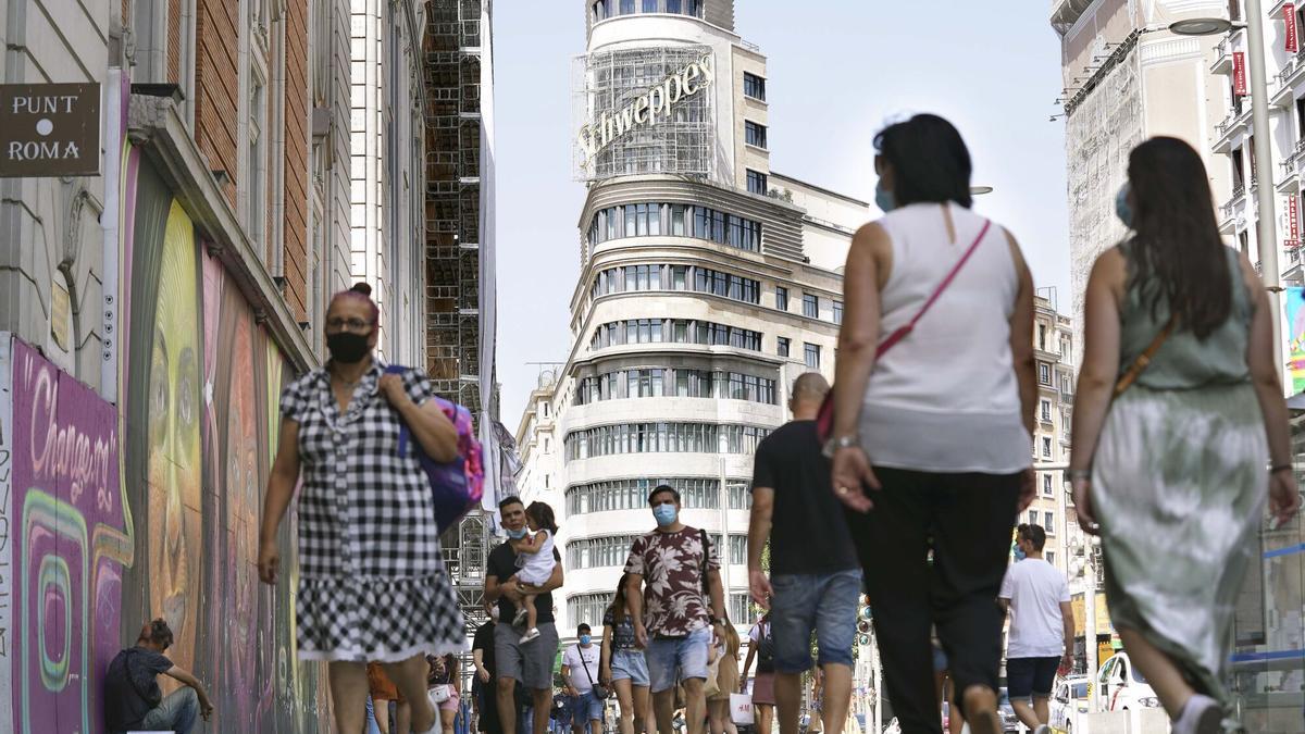 De la familia Puig a los herederos de Isak Andic: por qué las grandes familias han elevado la compra de locales comerciales en Madrid y Barcelona