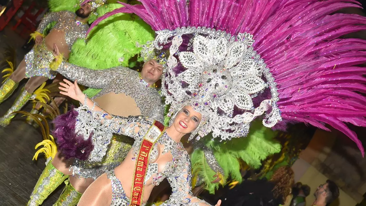 El pasacalles y la quema de Don Carnal ponen el broche final a la fiesta en Cartagena