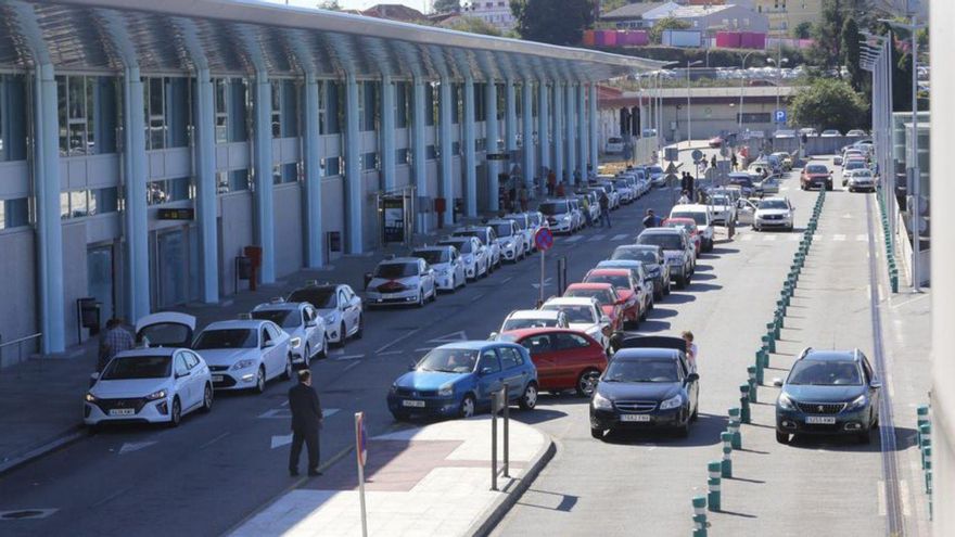 Los accesos al aeropuerto de Peinador. | R. Grobas
