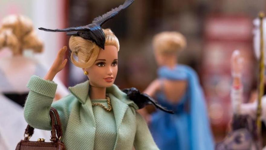 Una Barbie representa a Tipi Hedren en &#039;Los pájaros&#039;.