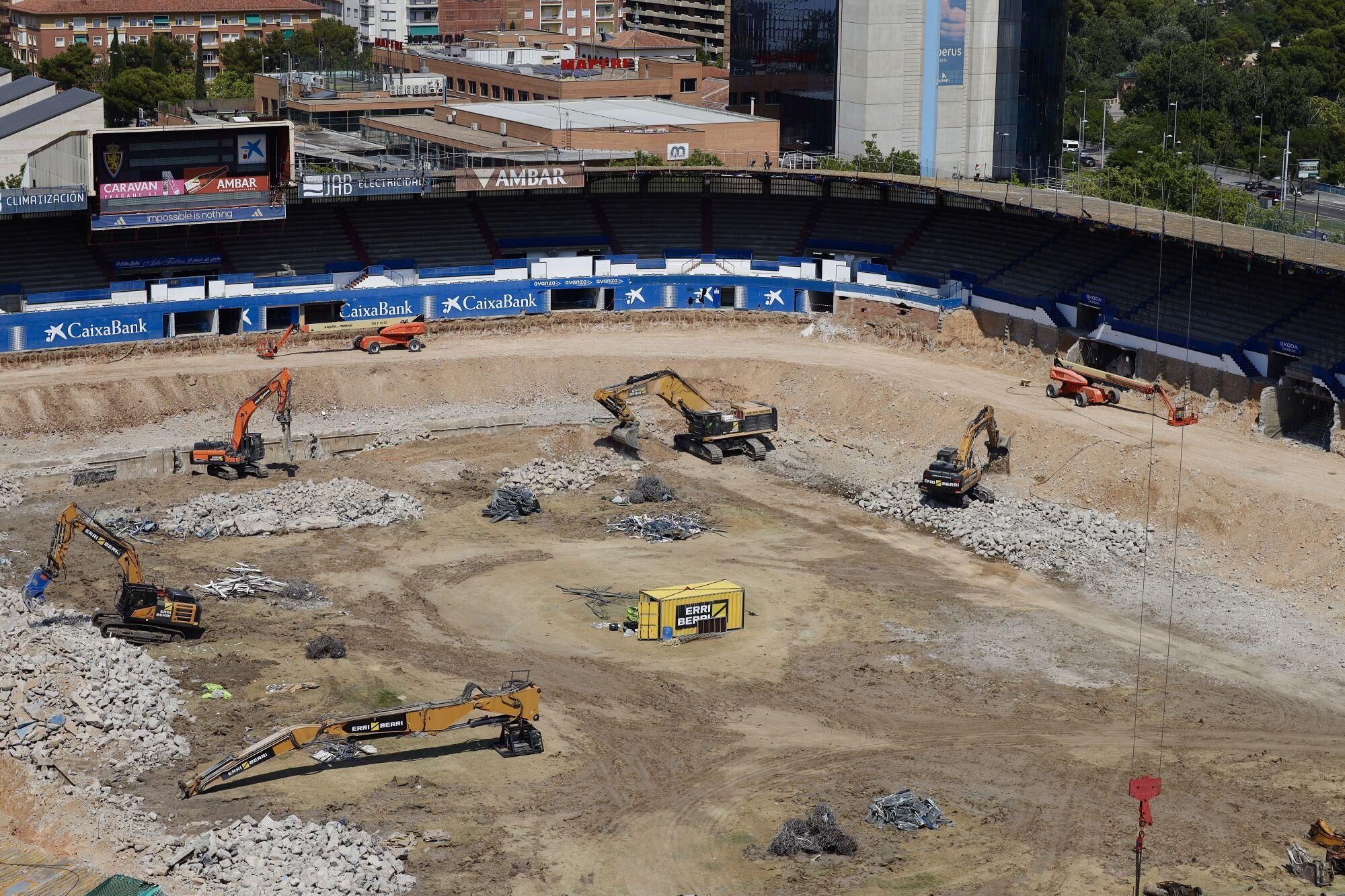 Así van las obras de demolición de La Romareda