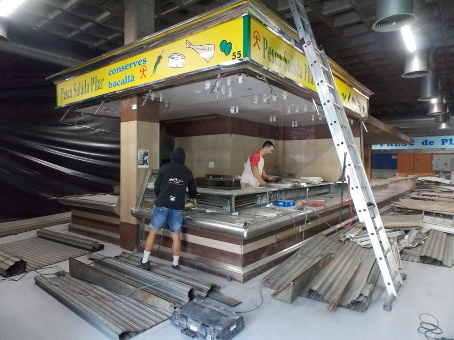 Les obres al mercat del Puigmercadal, des de dins