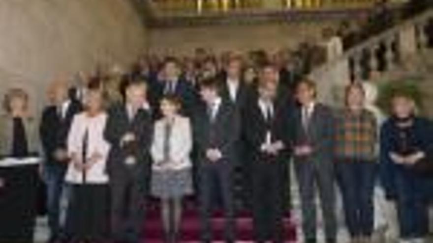 Els assistents es van fer una foto de familia en l&#039;acte de suport a Carme Forcadell.