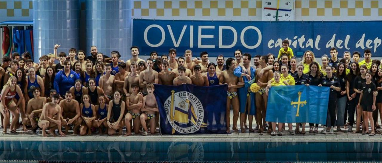 Todos los participantes en la Copa Waterpolo.