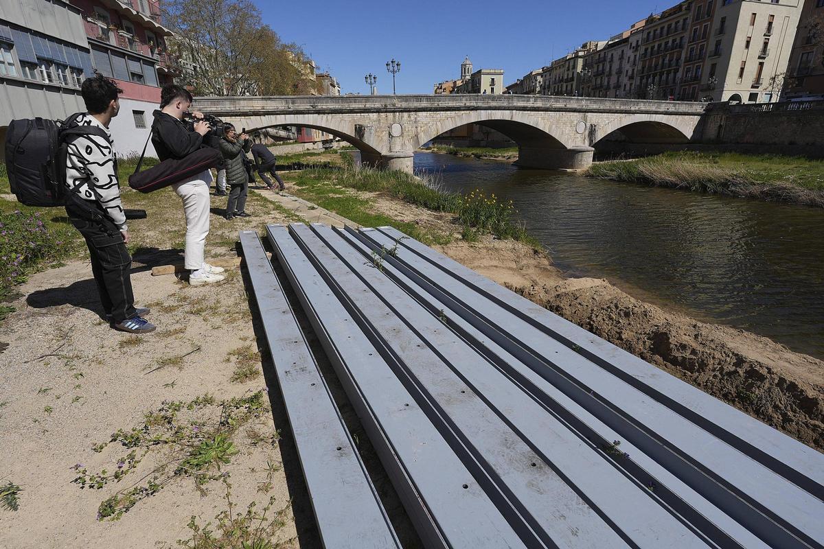 Els trebals d'emergència a la Plaça Catalunya de Girona