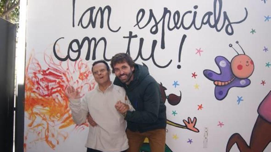 Joan Turu pinta el mural del centro ocupacional