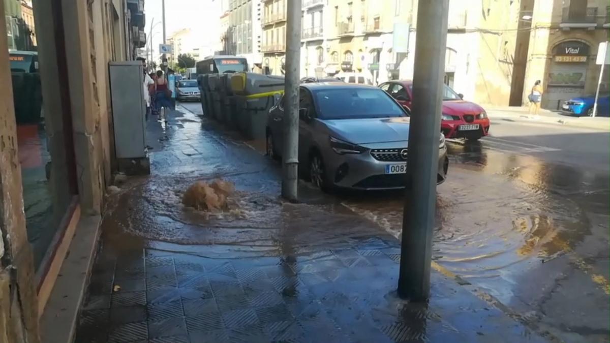 Fuita d'aigua a la carretera de Vic de Manresa