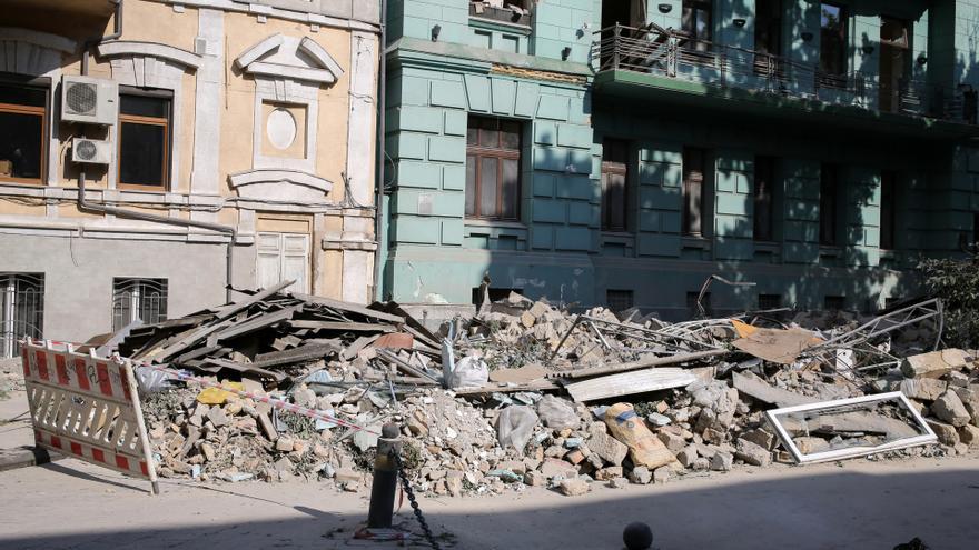 Daños materiales tras un ataque del Ejército de Rusia contra la ciudad de Odesa, en el sur de Ucrania