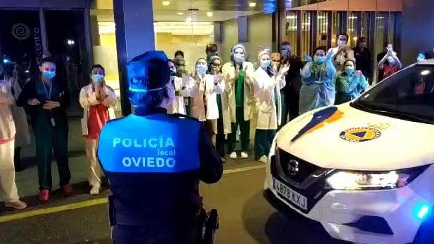 Homenaje de la Policía Local de Oviedo a los profesionales Centro Médico
