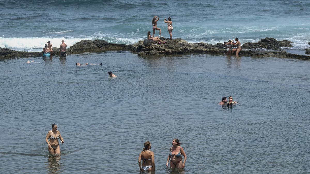 Día de calor en el Charco de San Lorenzo (Moya)
