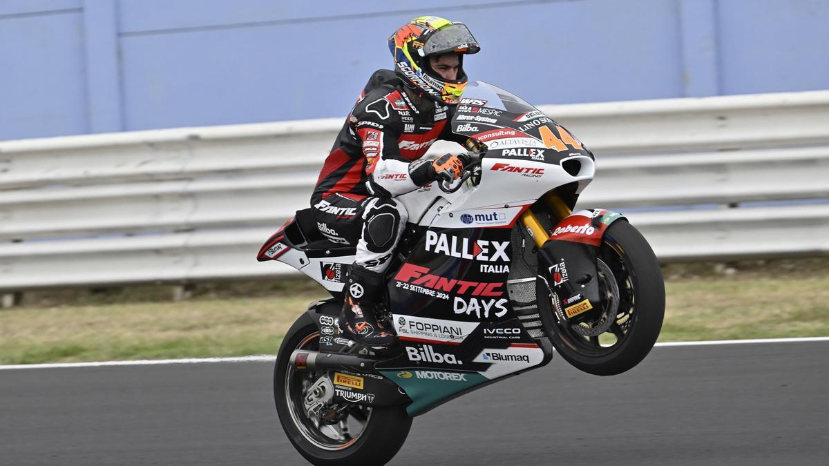 Arón Canet en el Gran Premio de la Emilia Romaña de Moto2.