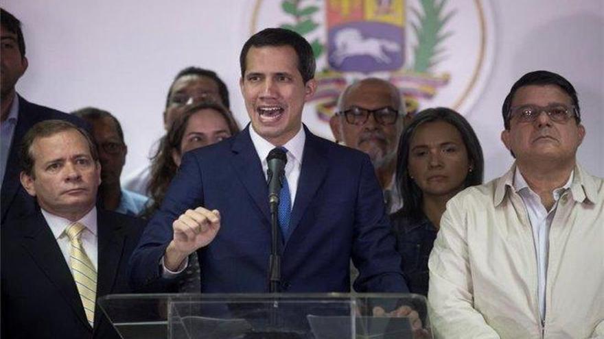 EEUU ratifica su apoyo a Guaidó y amenaza con más sanciones contra Maduro