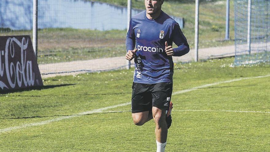 Christian Fernández realiza carrera continua, ayer en las instalaciones de El Requexón.