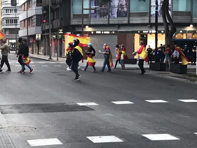 Manifestantes por la tarde en Mesa y López